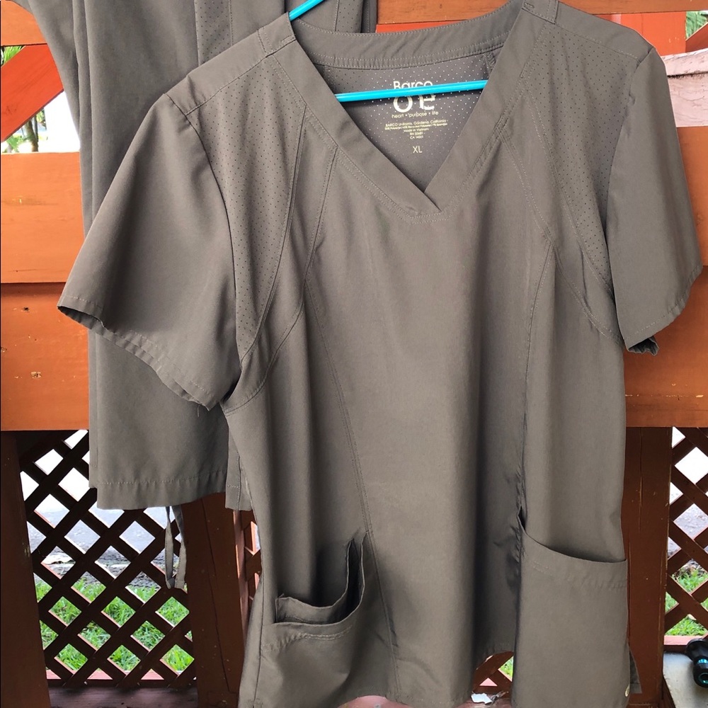 Scrub set